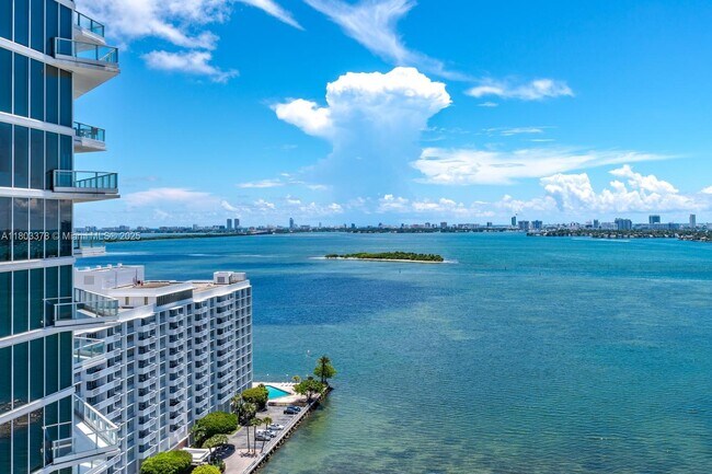 Building Photo - 2020 N Bayshore Dr