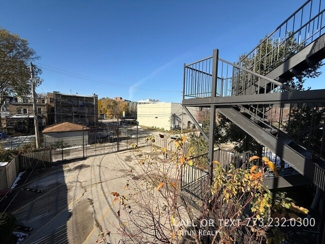 Building Photo - 5528 S Indiana Ave