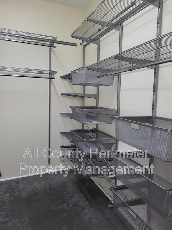 Building Photo - 560 Dutch Valley Rd NE