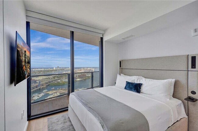 Building Photo - 398 NE 5th St