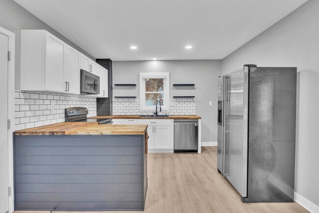Building Photo - 1819 D St SW