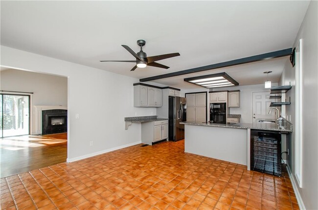 Building Photo - 150 Karina Pl