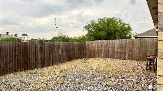 Building Photo - 4902 N Hiawatha Dr