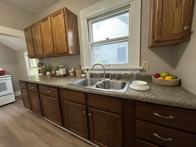 Building Photo - Renovated 3 bedroom house for rent in Waterloo