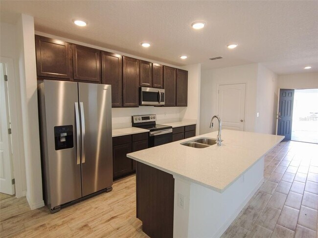 Building Photo - 423 Taft Dr