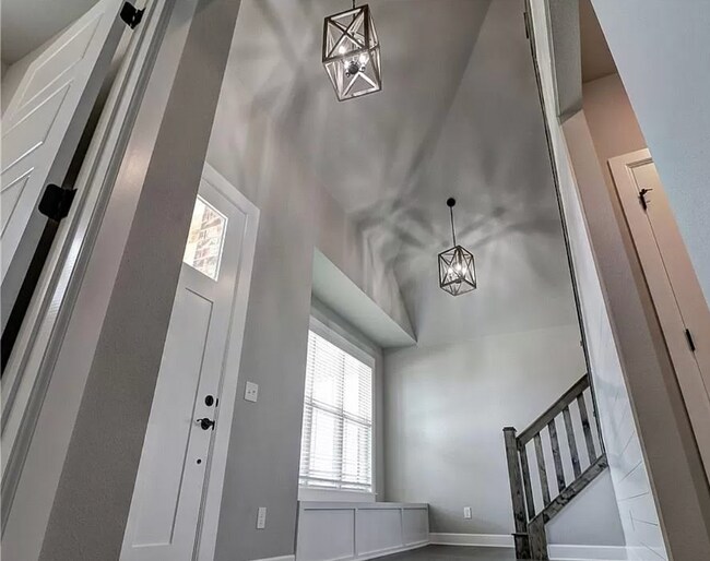 Building Photo - 3701 SW Ryegrass Rd