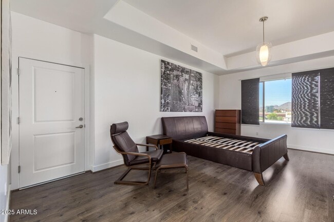 Building Photo - 945 E Playa Del Norte Dr