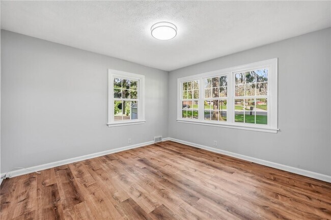 Building Photo - 1060 S Hermitage Rd