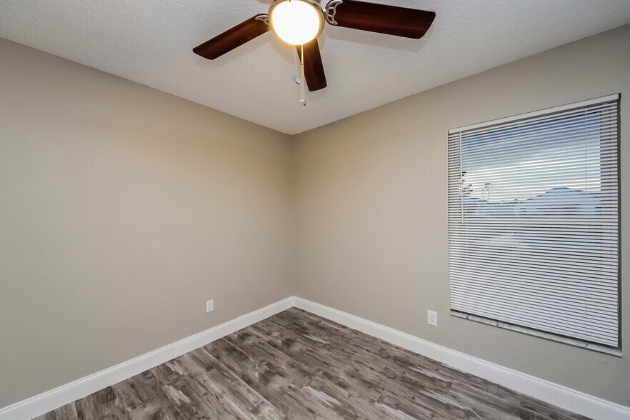Building Photo - 240 Satinwood Cir