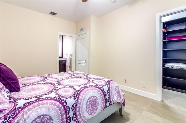 Building Photo - 340 Elm St