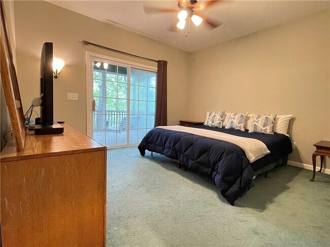 Building Photo - 3398 Banks Mountain Dr