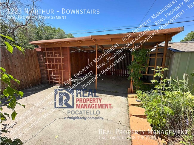 Building Photo - 1223 N Arthur-Downstairs