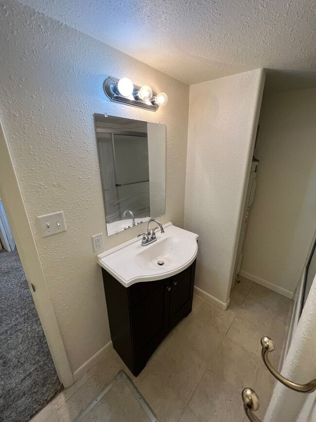 Building Photo - 102 E Park Ave