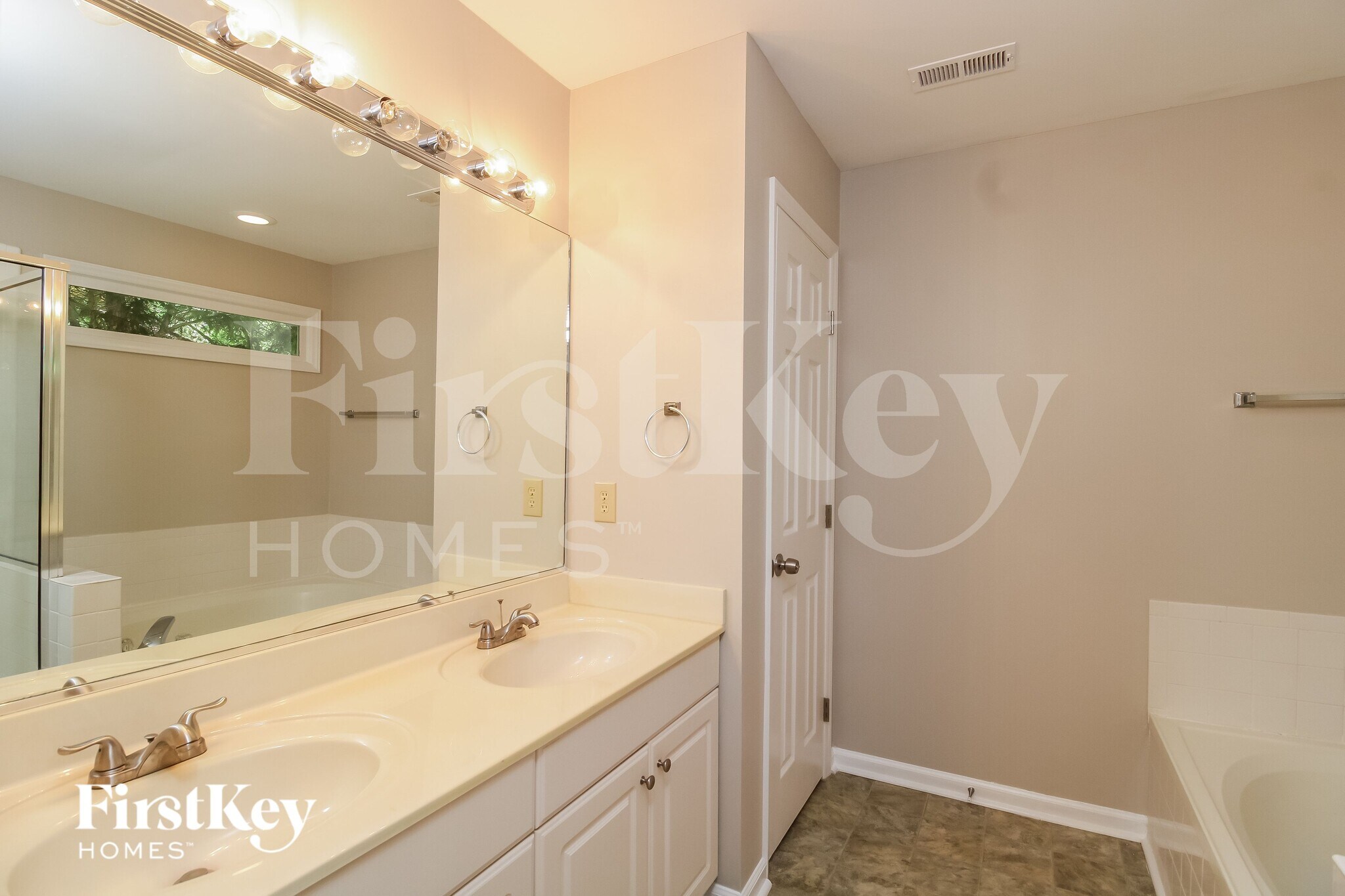 Building Photo - 3005 Pinnacle Ct