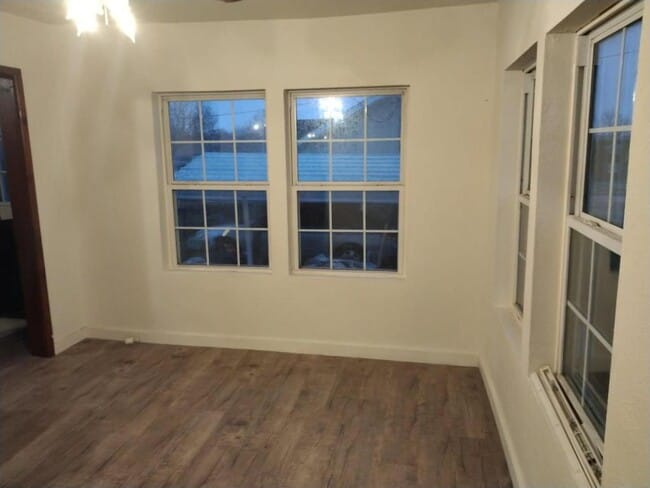 Building Photo - 719 S Park Ave
