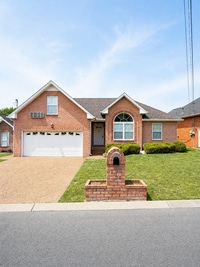 Building Photo - Spacious and beautiful Hendersonville home