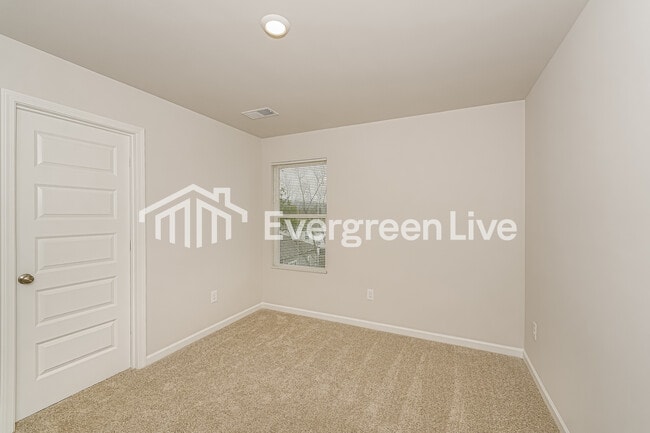 Building Photo - 150 Woodland Wy