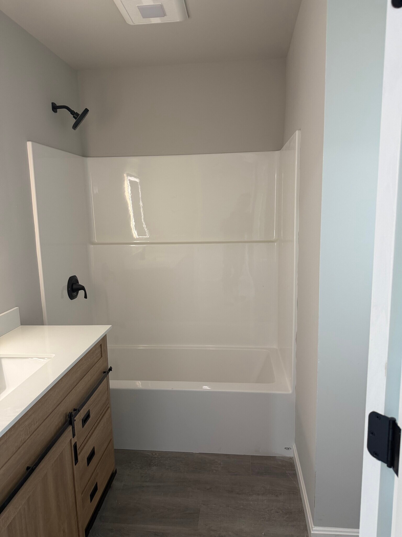 Building Photo - 23 Isham St