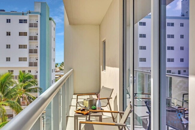 Building Photo - 777 N Ocean Dr