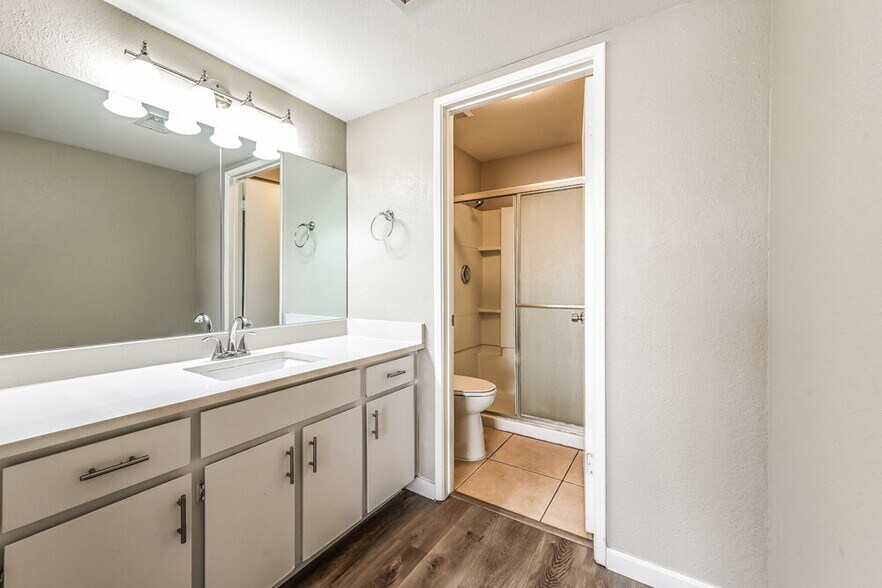 Building Photo - 20401 N 8th Ave