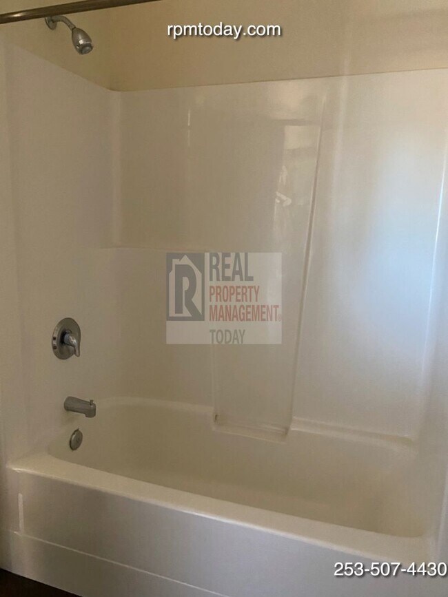 Building Photo - Bright and Inviting 2-Bedroom Townhouse in...