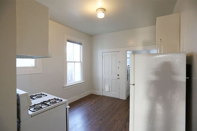Building Photo - 413 Fair Oaks St