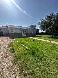 Building Photo - Spacious 2/1 in Petersburg, TX
