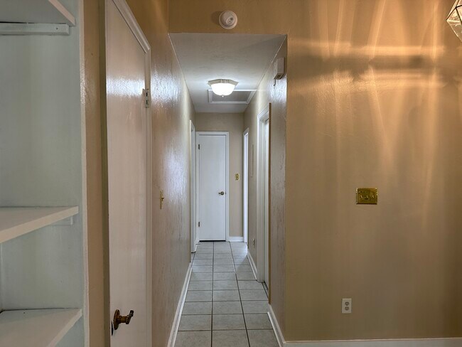 Building Photo - 2400 Talco Hills Dr