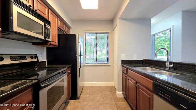 Building Photo - 190 Riverbend Dr