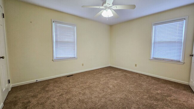 Building Photo - 2460 Sedalia Dr