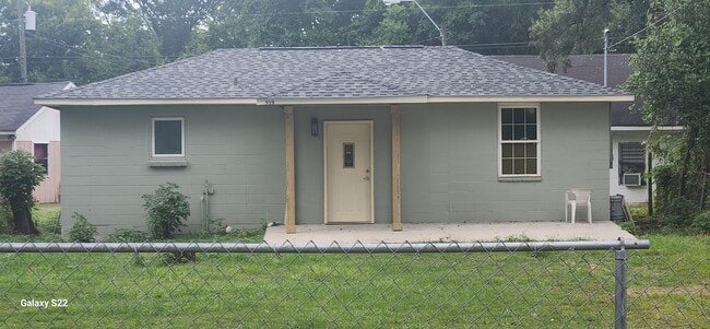 Building Photo - 919 N Cawthon St