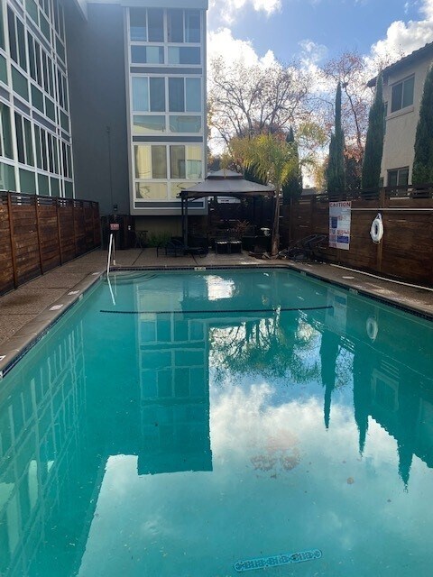 Building Photo - 6 Seville Way