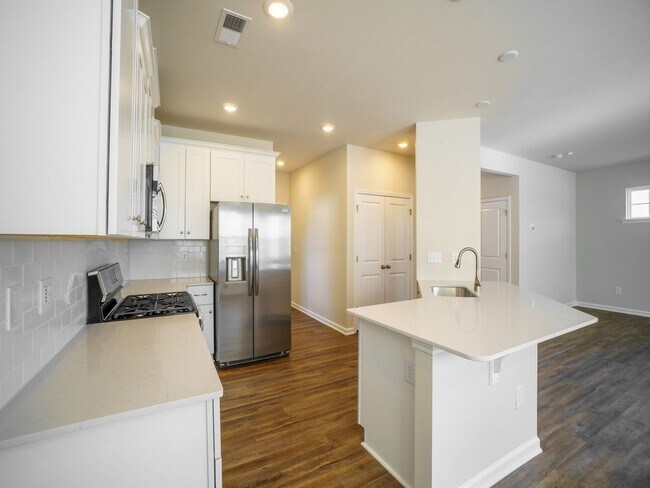Building Photo - 1 Year Old New Home With 3 Bedroom 2.5 bat...