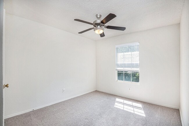 Building Photo - 8201 Cloverglen Ln