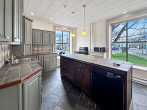 Building Photo - 144 Bloom St