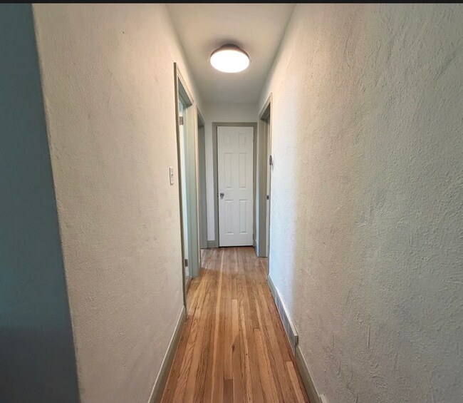 Building Photo - Dormont One-Level Ranch-2 bedrooms/2 bathrooms