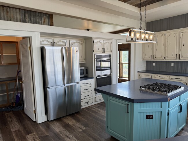 Building Photo - 3171 Horse Thief Dr