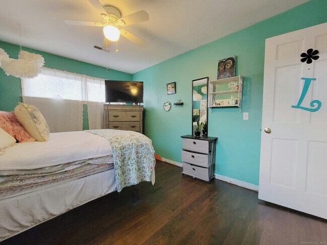 Building Photo - 4 Candlewood Knolls Rd