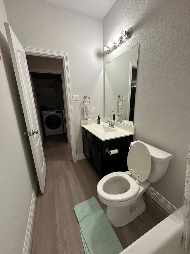 Building Photo - 15515 Sailpoint Ln
