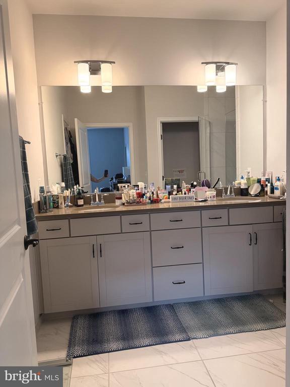 Building Photo - 12305 W Oaks Dr