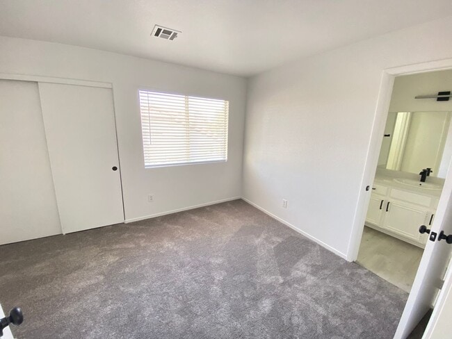 Building Photo - Charming 3 Bed/3Bath Townhome nestled in t...