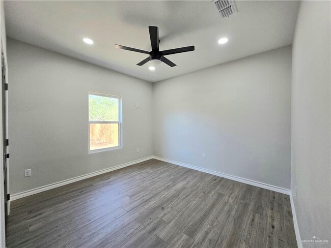 Building Photo - 19 Cragon Rd