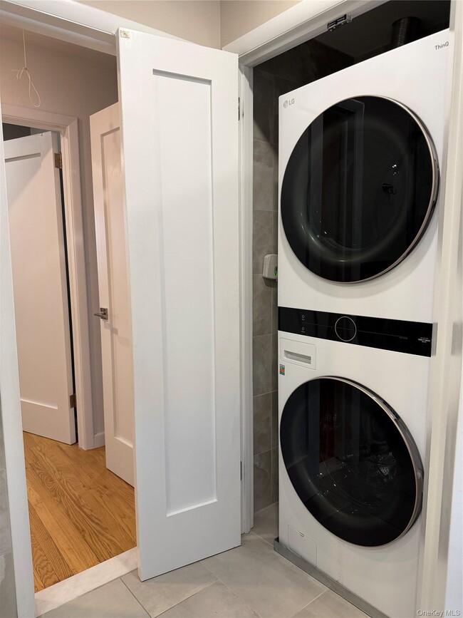 Building Photo - 154-47 20th Rd