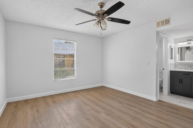 Building Photo - 6323 La Costa Dr