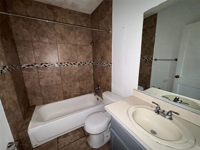 Building Photo - 638 Columbia St