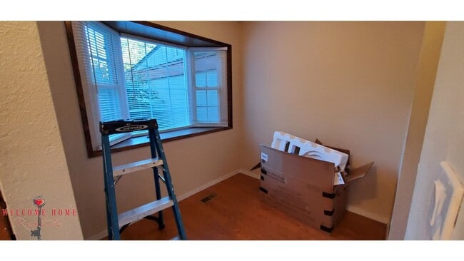 Building Photo - 2 bedroom townhome condo with AMAZING view...