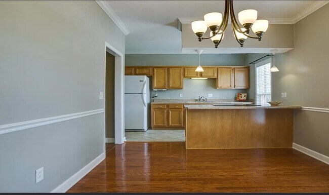 Building Photo - 4650 Hammock Dr