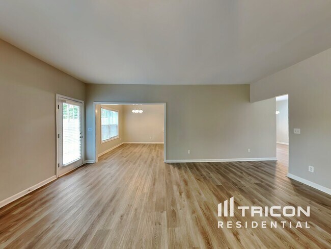 Building Photo - 359 Oakhaven Way