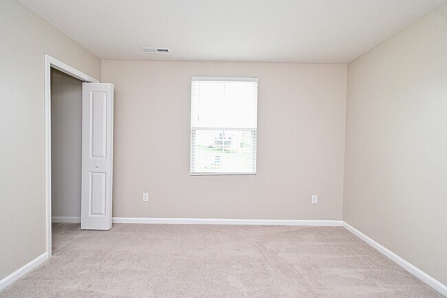 Building Photo - 5697 Julia Kate Dr