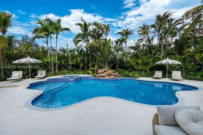 Building Photo - 1033 Almeria Ave